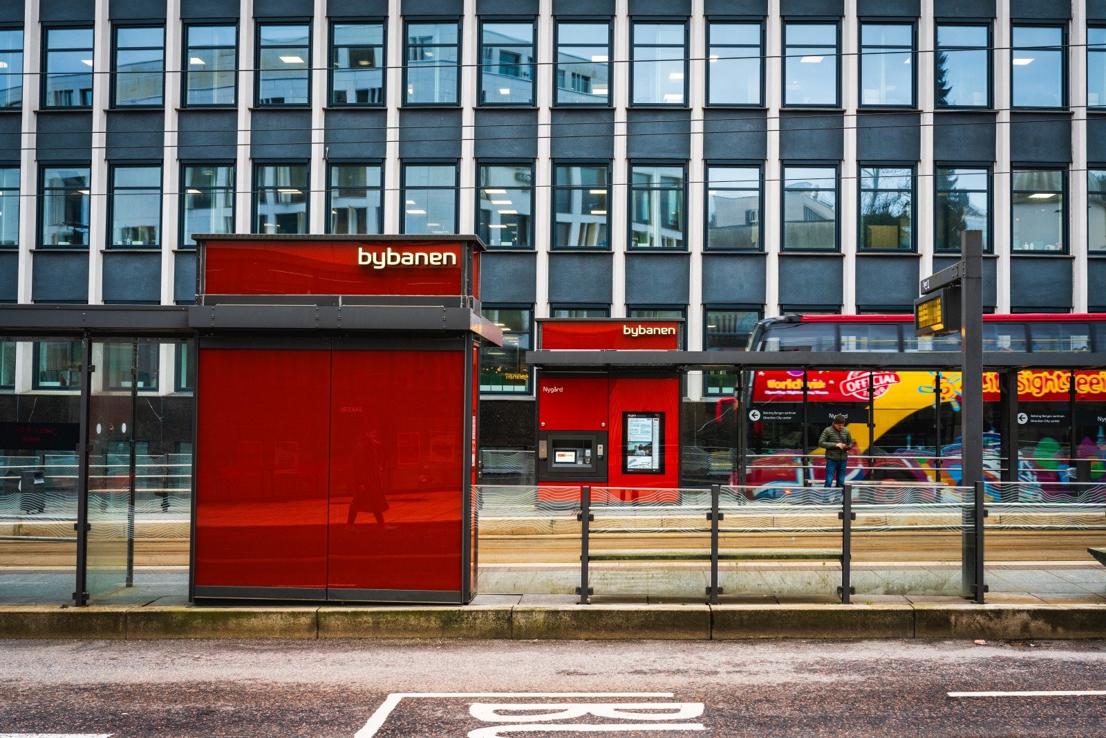 Bybanestoppet i Lars hilles gate er like ved. Galleribilde