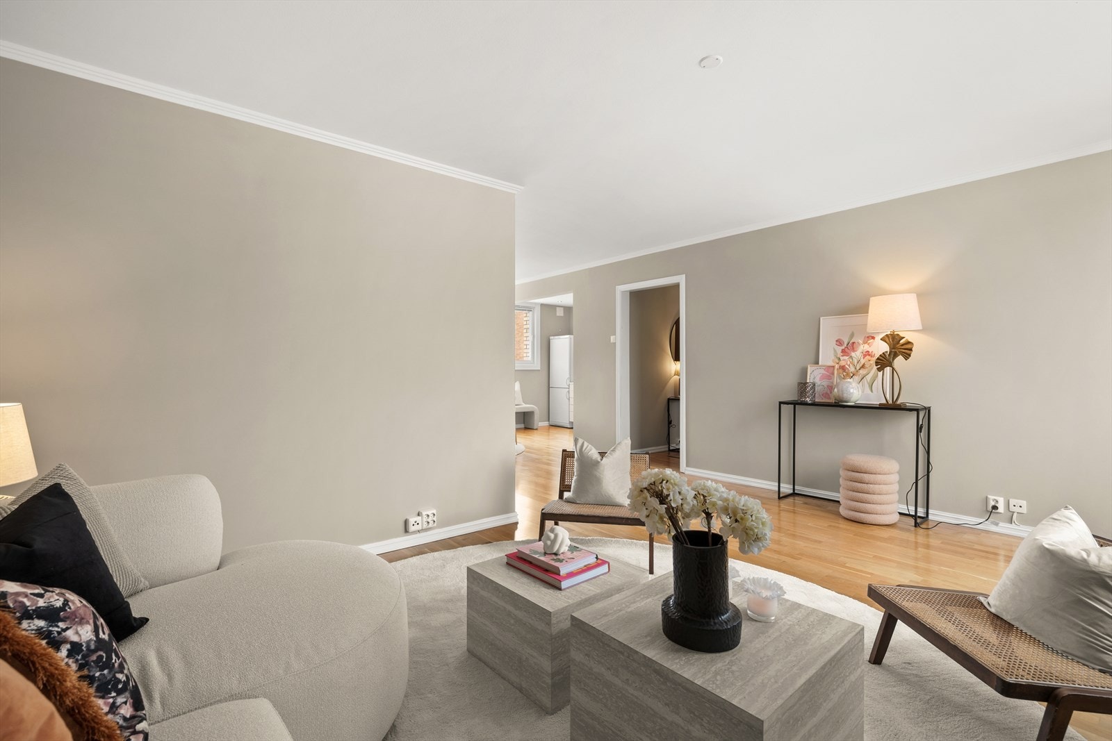 Varmtvann, kabel-tv og bredbånd er inkludert i felleskostnadene. Galleribilde