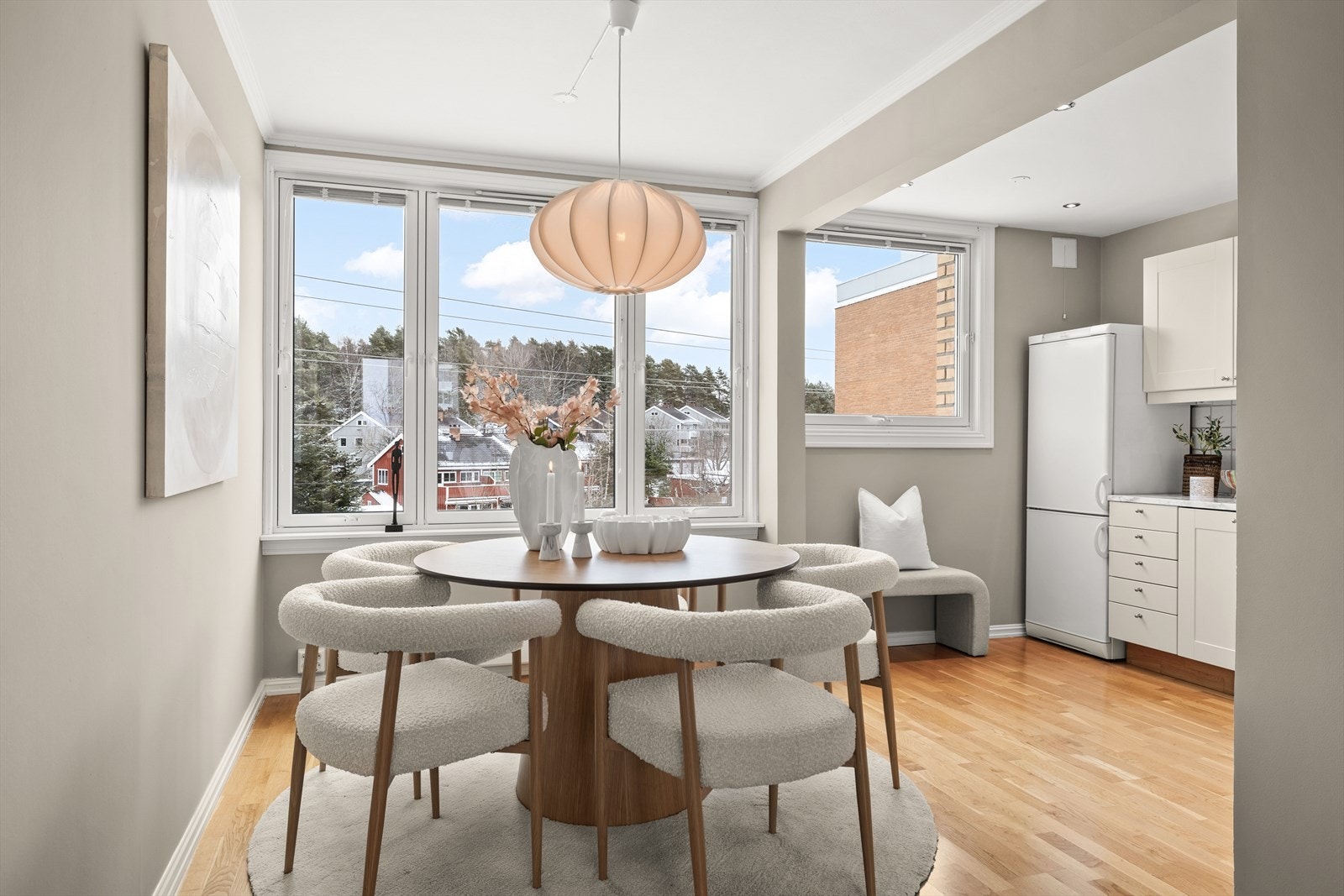 Spisestue tilknyttet kjøkken. Galleribilde