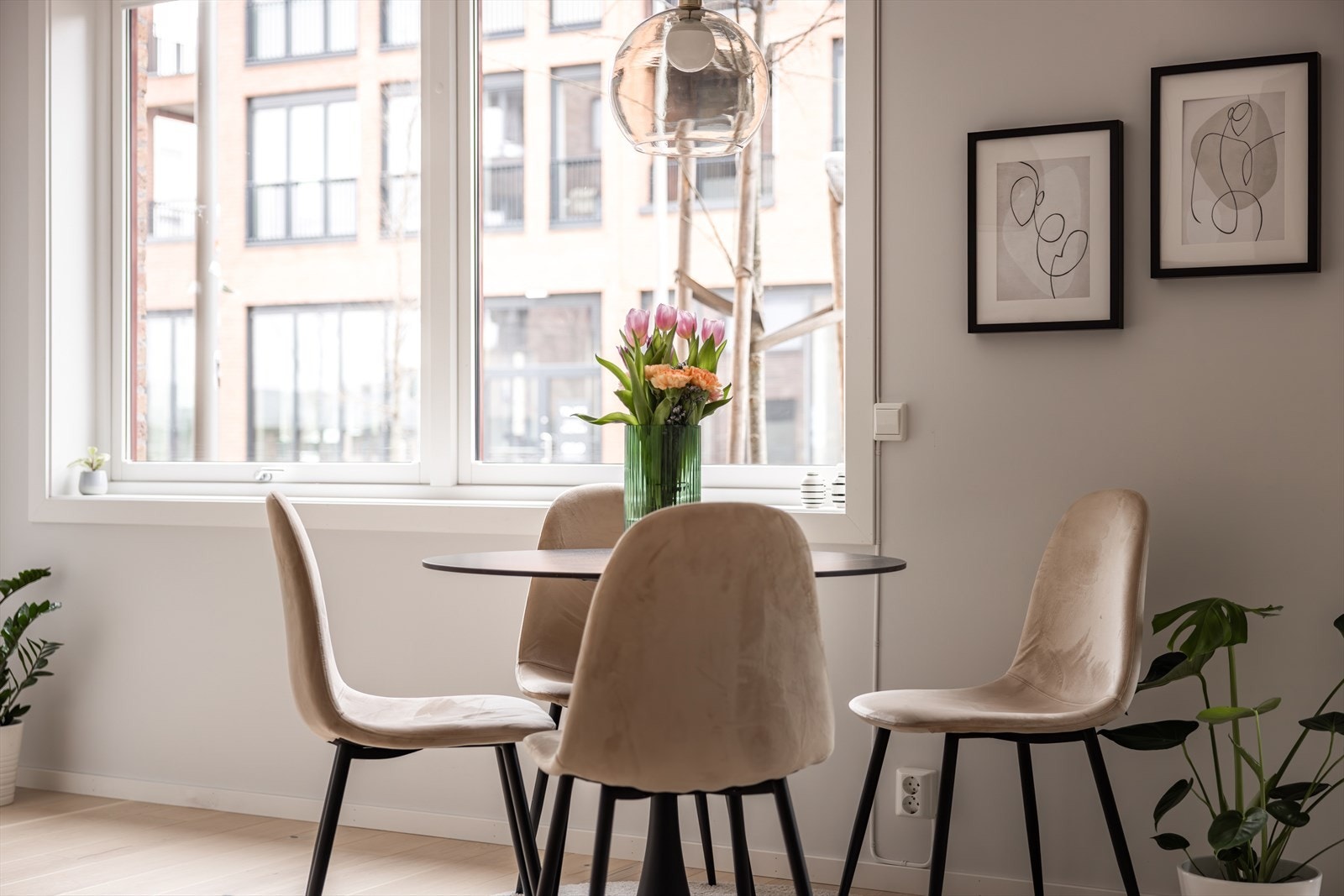 I kjøkkensonen er det perfekt å innrede me spisegruppe. Galleribilde