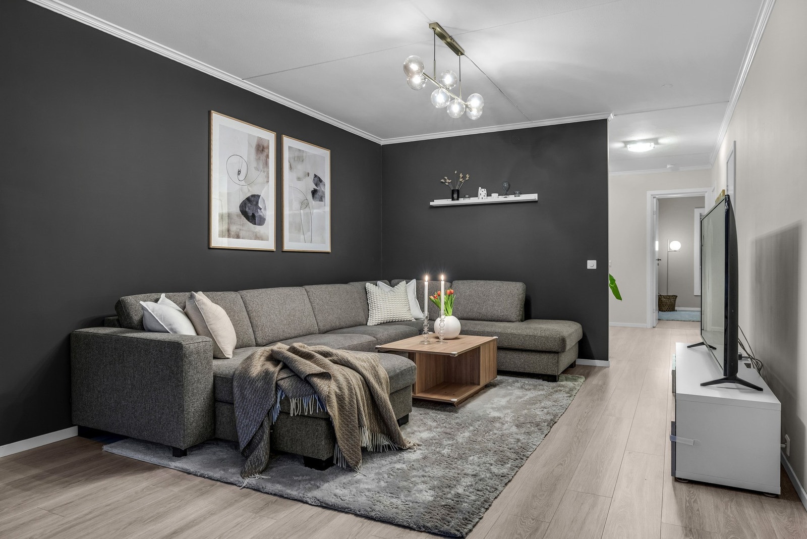 God plass til både sofa og tilhørende møblement. Galleribilde