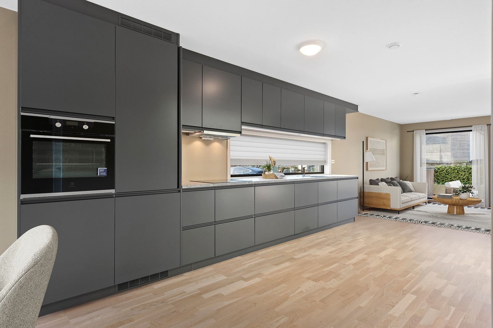 Her ligger alt til rekke for kokkelering og herlige smaksopplevelser på dette stilfulle kjøkkenet. Galleribilde