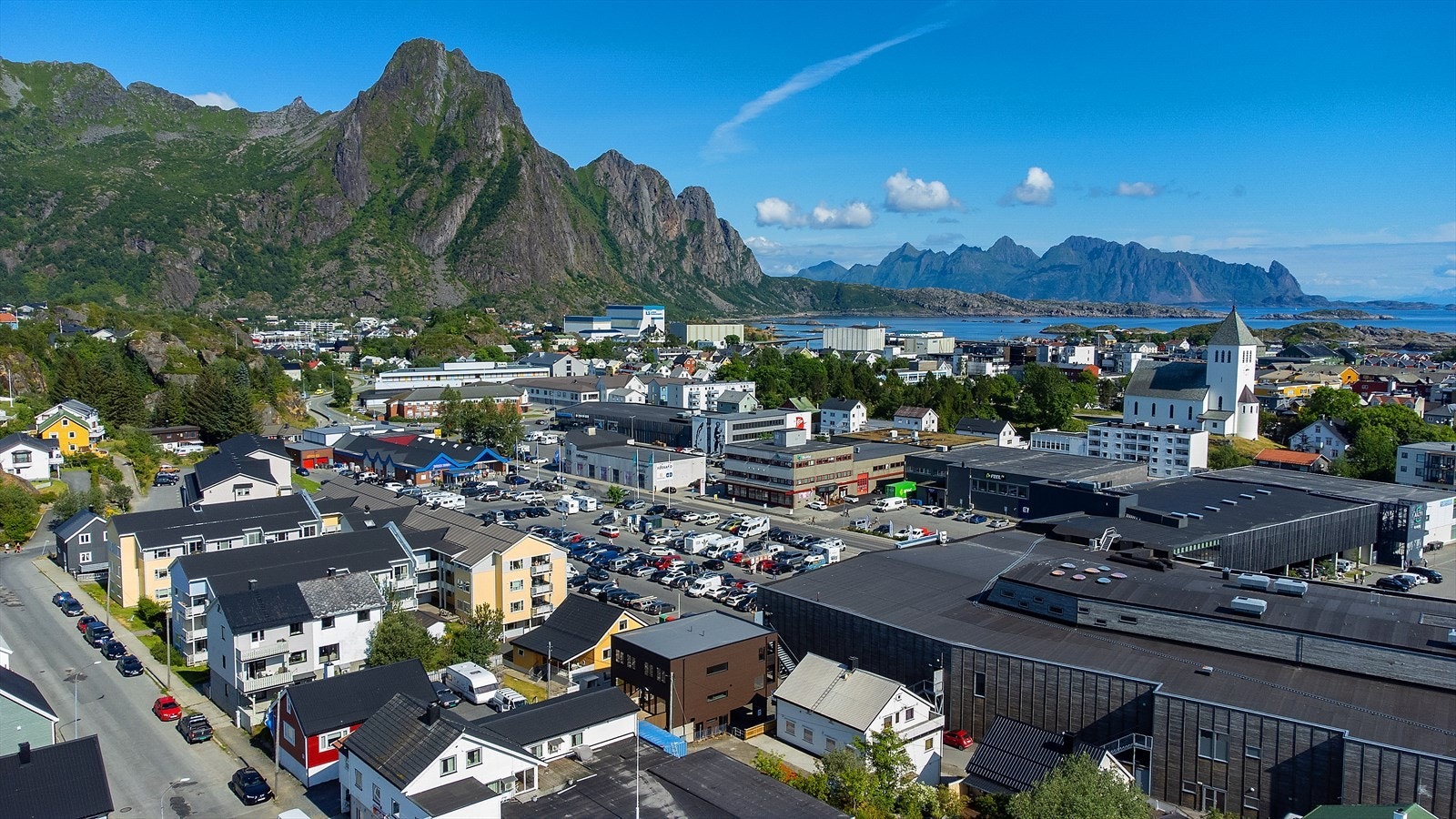 Selv om fortetting preger bebyggelsen på Storøya, er du omkranset av rå natur som er en gangtur unna. Galleribilde