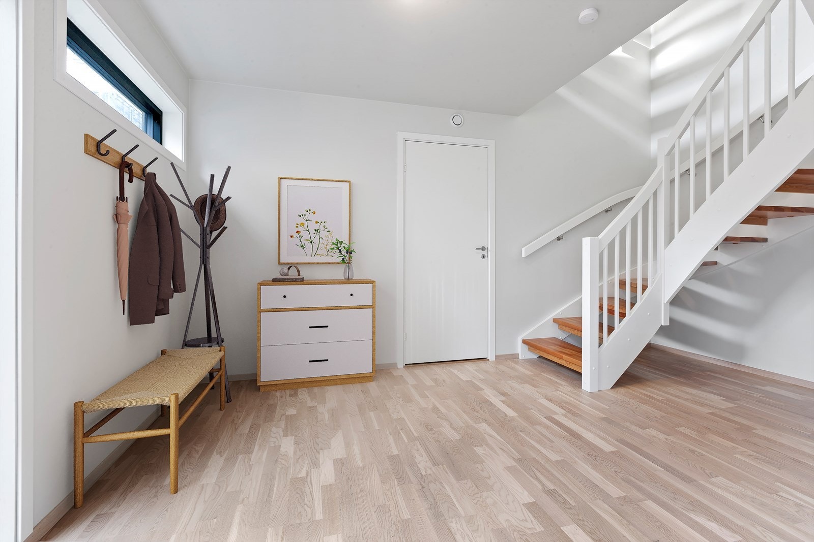 Boligen går over tre etasjer med romslig hall med god plass til garderobe. Dør inn til vaskerom og trapp opp til hovedetasjen. Utvendig bod har egen dør utvendig. (Digital møblering illustrert i bildet). Galleribilde