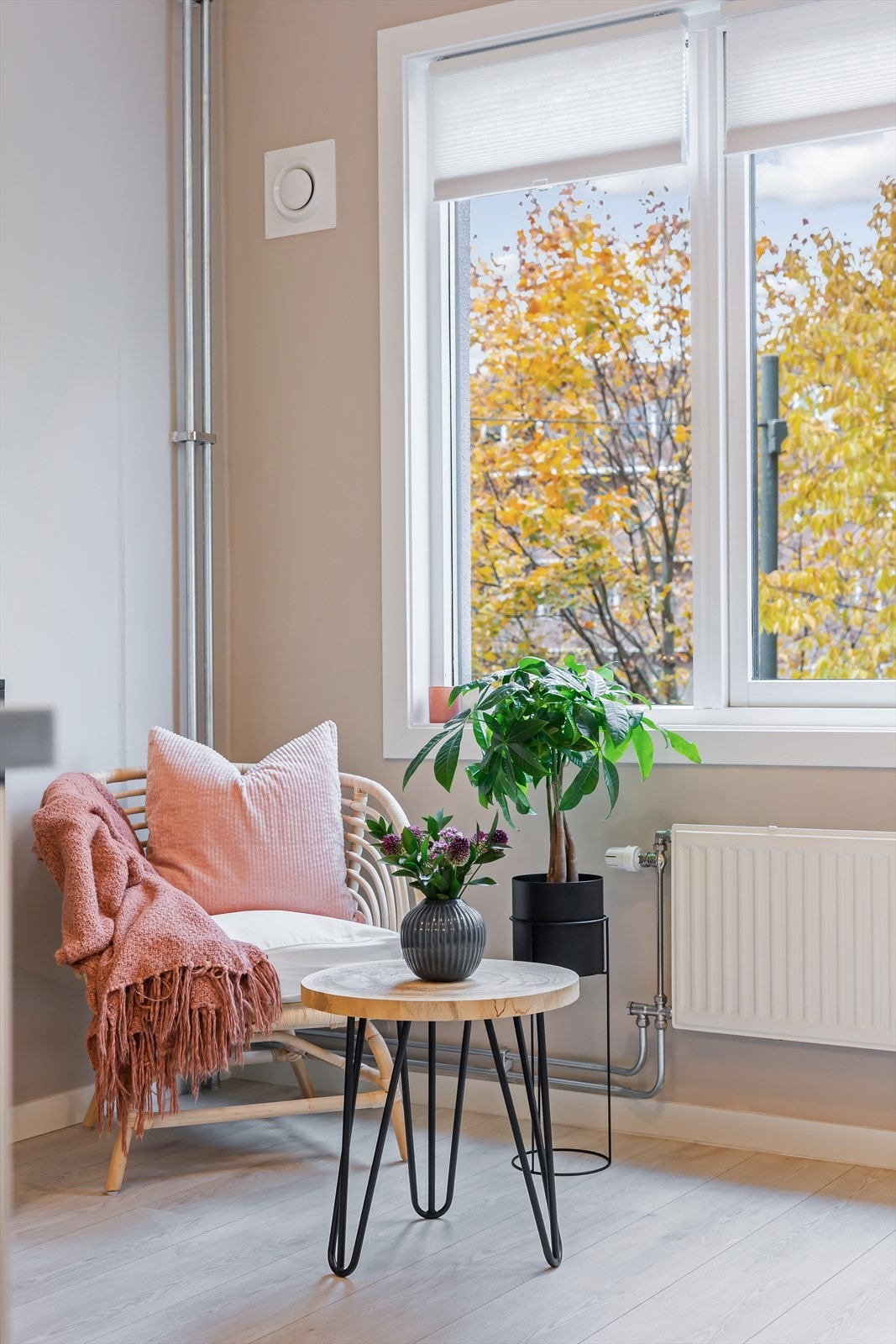 - Gården ble ombygd fra kontor til bolig i 2004 - Galleribilde