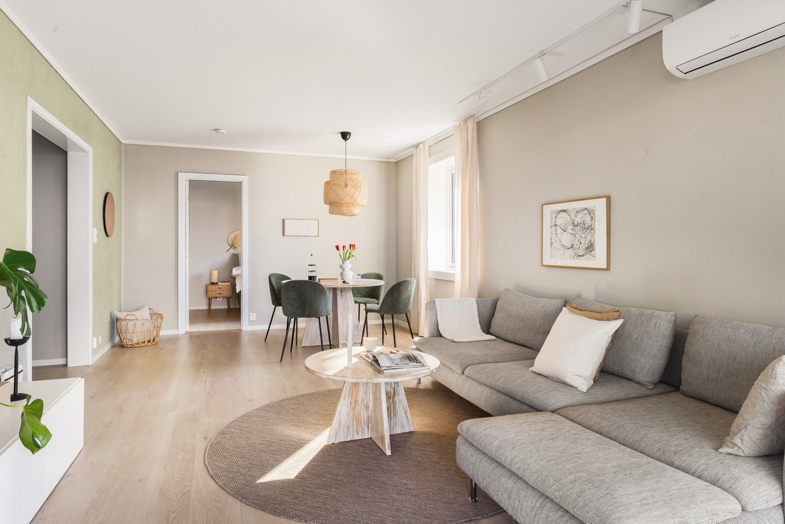 En stor og luftig stue er med på å skape et trivelig hjem. Galleribilde