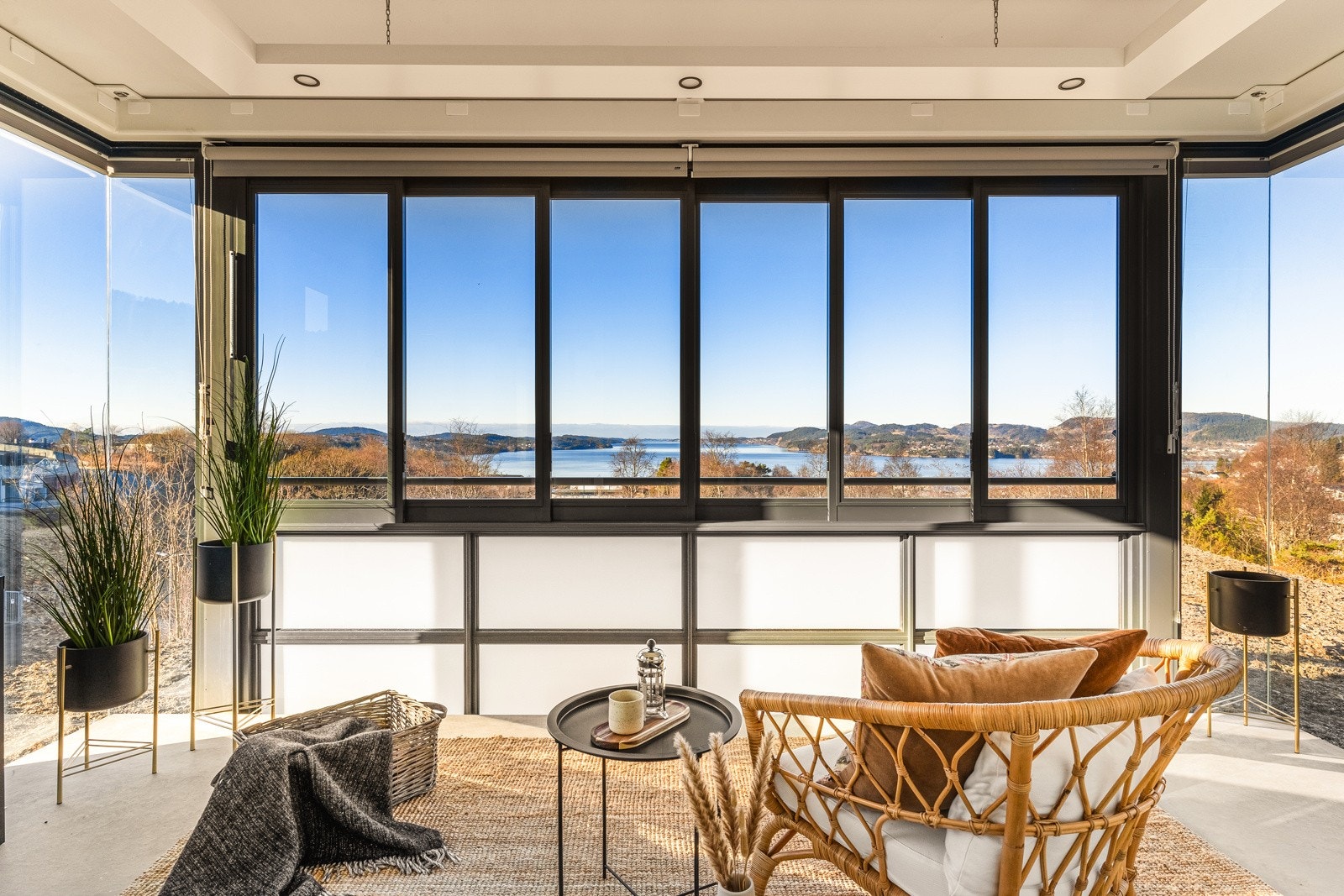 Moderne 3-roms med flotte kvaliteter og en fantastisk utsikt. Galleribilde