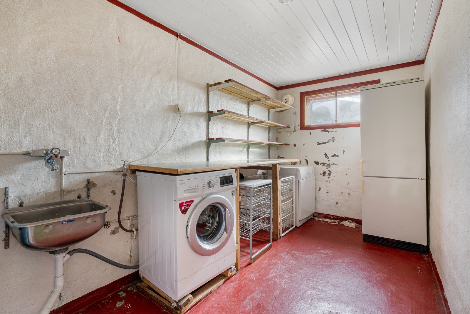 Vaskerom (9,2 m²), Sanitærinstallasjoner: Skyllekar og opplegg for vaskemaskin.Rommet har original støpejernssluk. Galleribilde