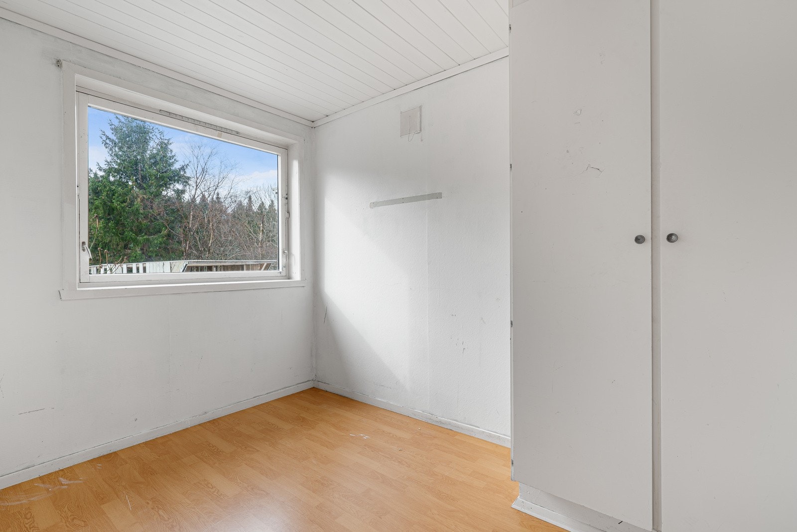Soverom i 1. etg, nyere laminat på gulv. Galleribilde