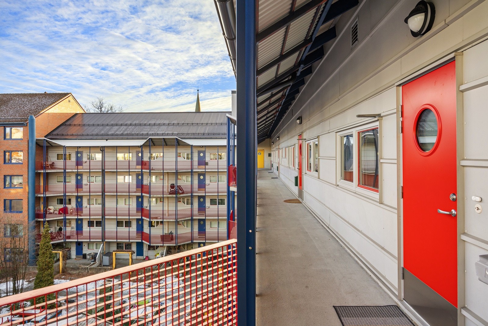 - Leiligheten ligger i 5. etg (topp) og har adkomst via heis og svalgang - Galleribilde