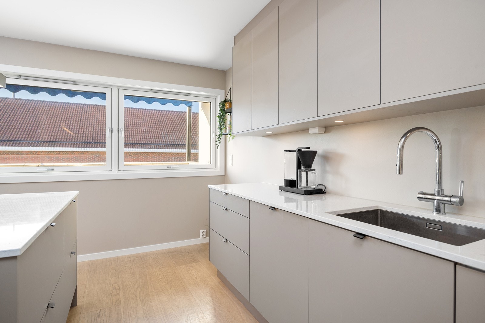 - Komfyrvakt og lekkasjevarsler er montert - Galleribilde