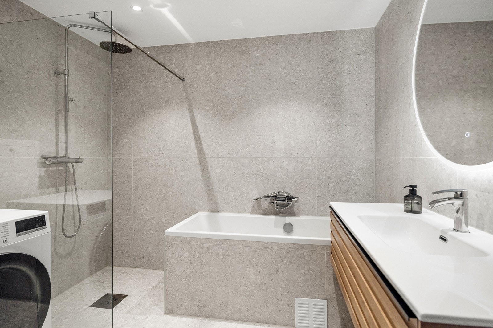 - Både badekar og dusjnisje - Galleribilde