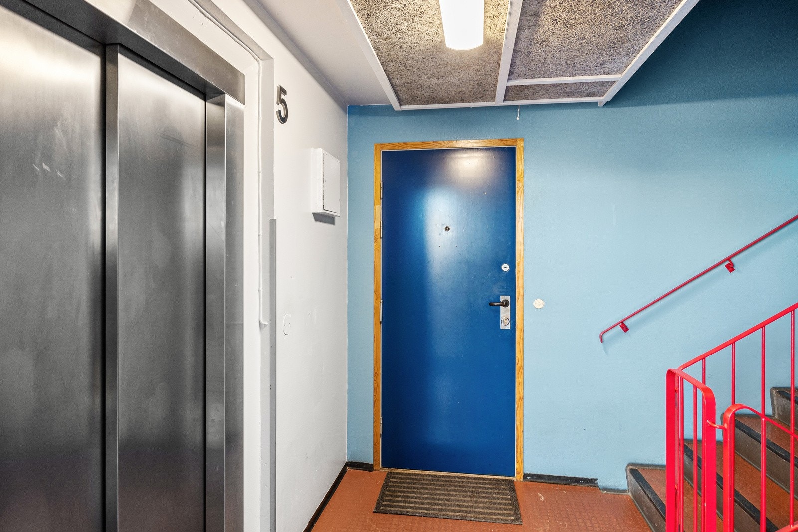 - Heisadkomst fra garasje til leilighetsplan - Galleribilde