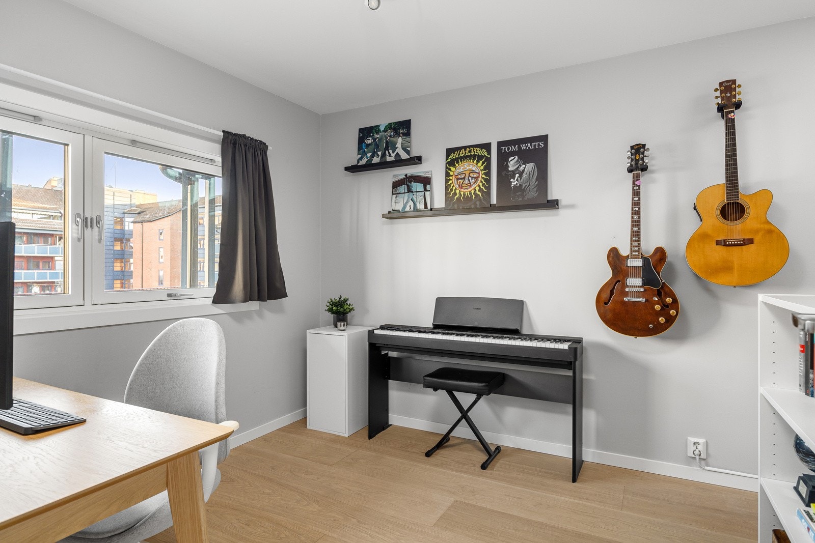 - Soverom II vender mot indre gårdsrom, skjermet fra trafikk og støy - Galleribilde