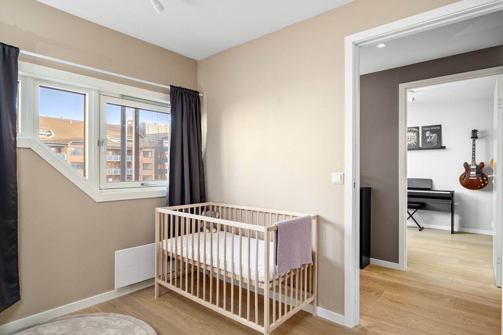 - Dette rommet passer perfekt som barnerom, gjesterom eller kontor - Galleribilde