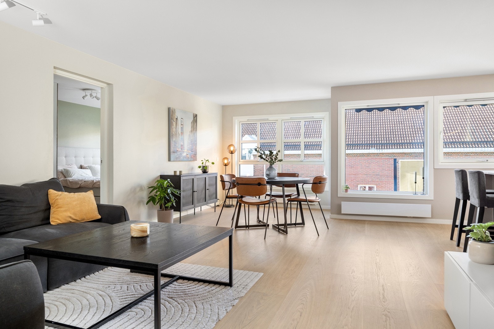 - Hovedsoverommet har adkomst fra stue (til venstre i bildet) - Galleribilde