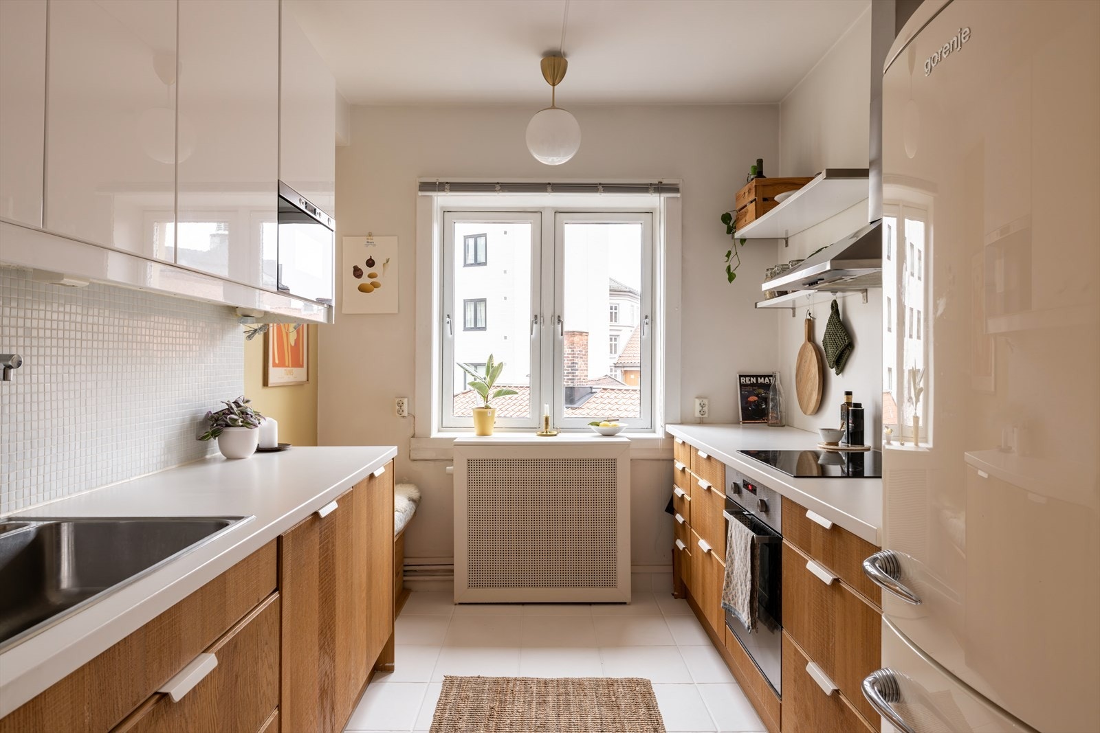 I tillegg til en romslig stue har man et separat kjøkken. Galleribilde