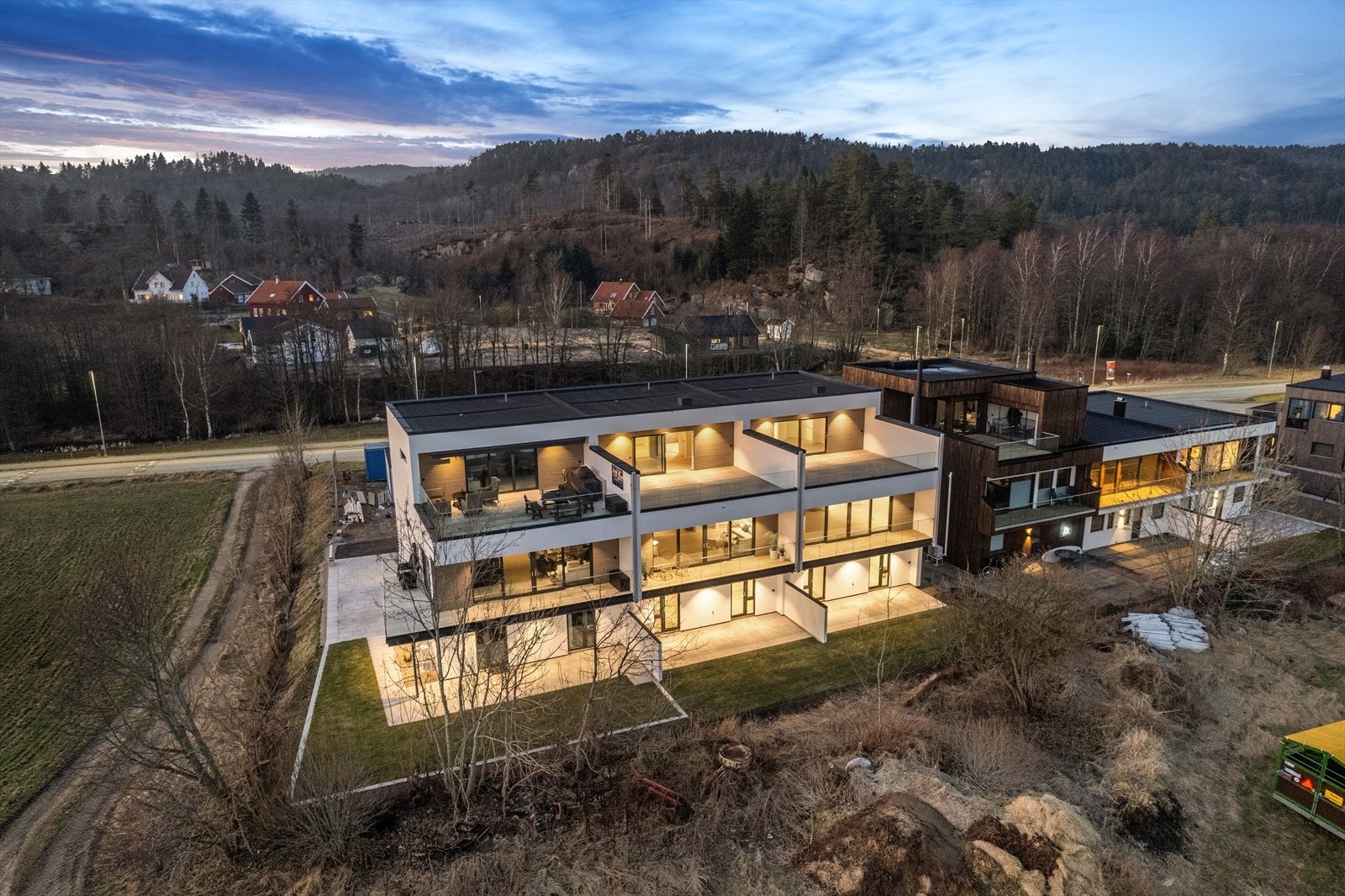 Boligen ligger i midten av rekken Galleribilde