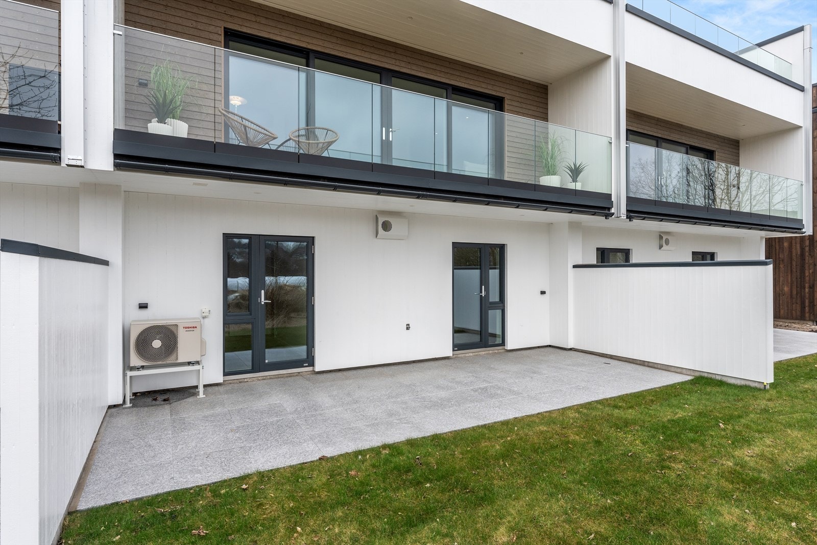 Begge soverom har utgang til uteområdet Galleribilde