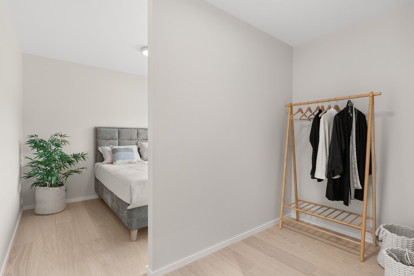 Garderobeløsning i midten Galleribilde