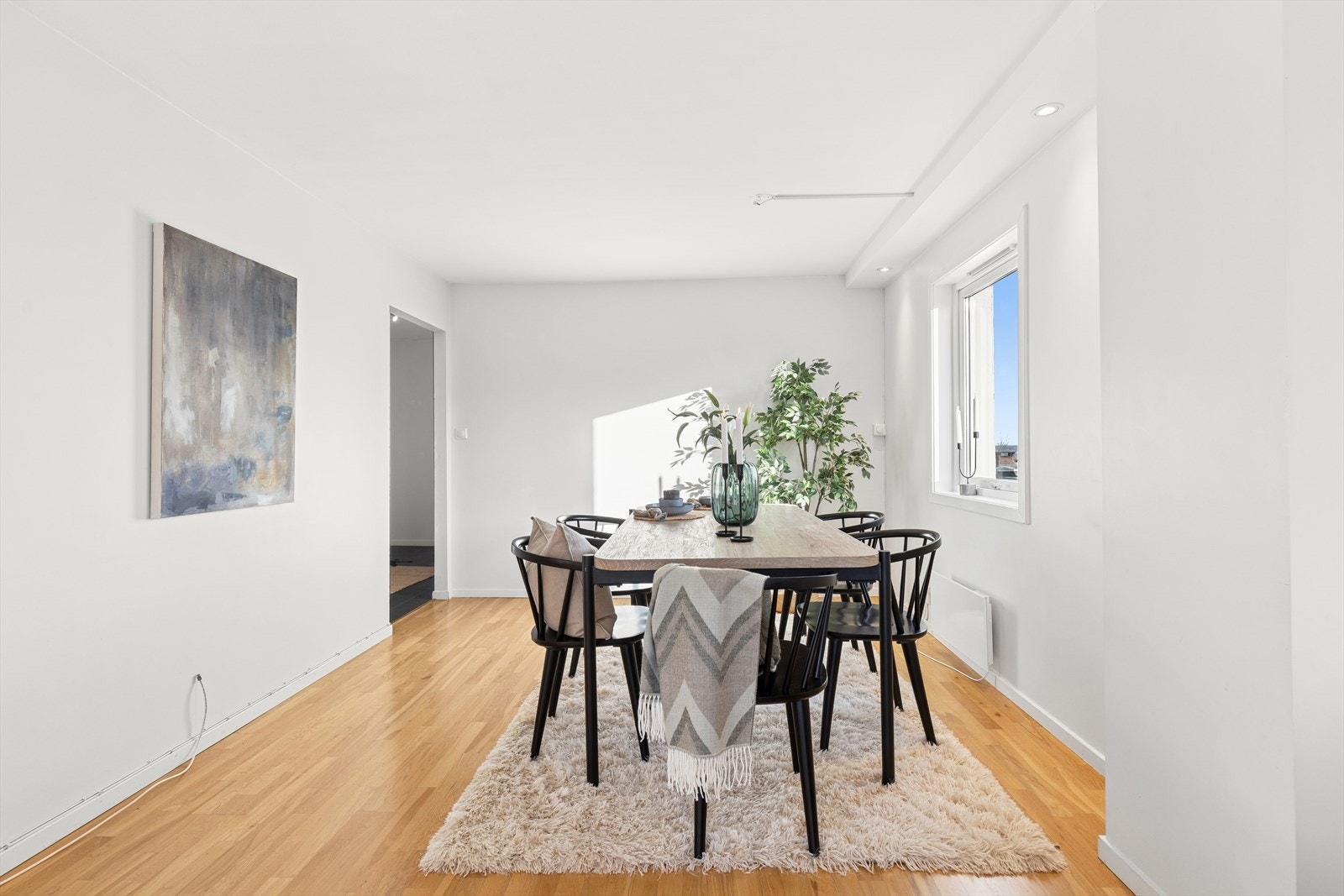 God plass til stor spisegruppe. Galleribilde