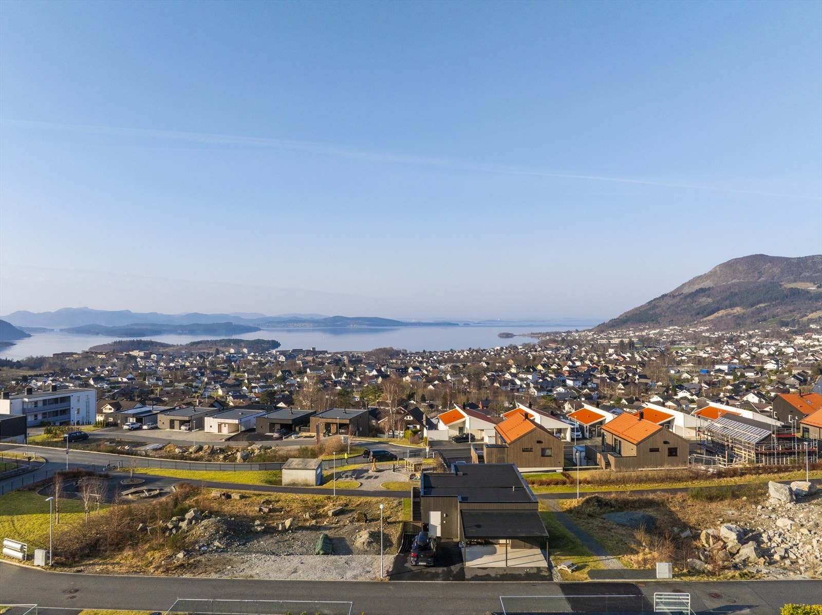 Man har også flotte turområder innover Jørpelandsheiene og Ryfylke like utenfor døra Galleribilde