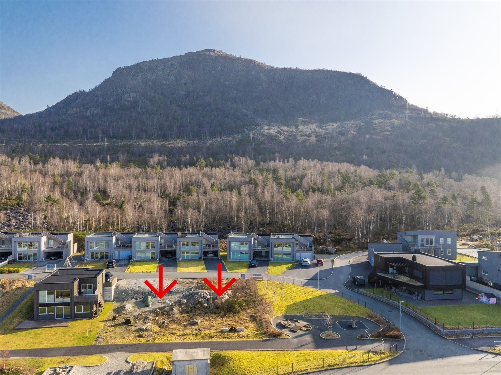 Her selges 2 byggeklare boligtomter hvor alt ligger klart med vei, vann, avløp, strøm og fiber til tomtene Galleribilde