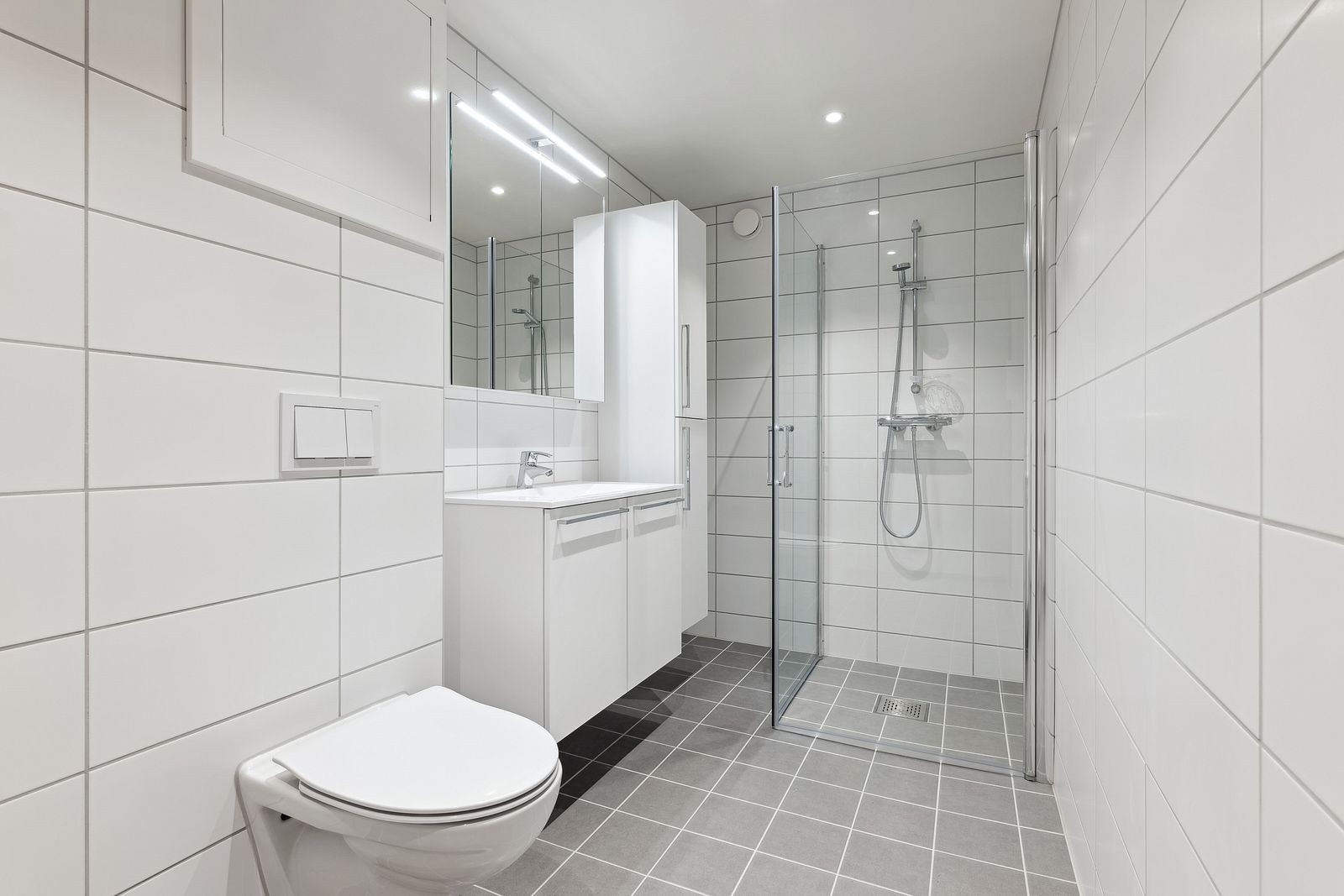 Baderommet er nylig oppusset i regi av borettslaget - Opplegg til vaskemaskin på eget vaskerom Galleribilde