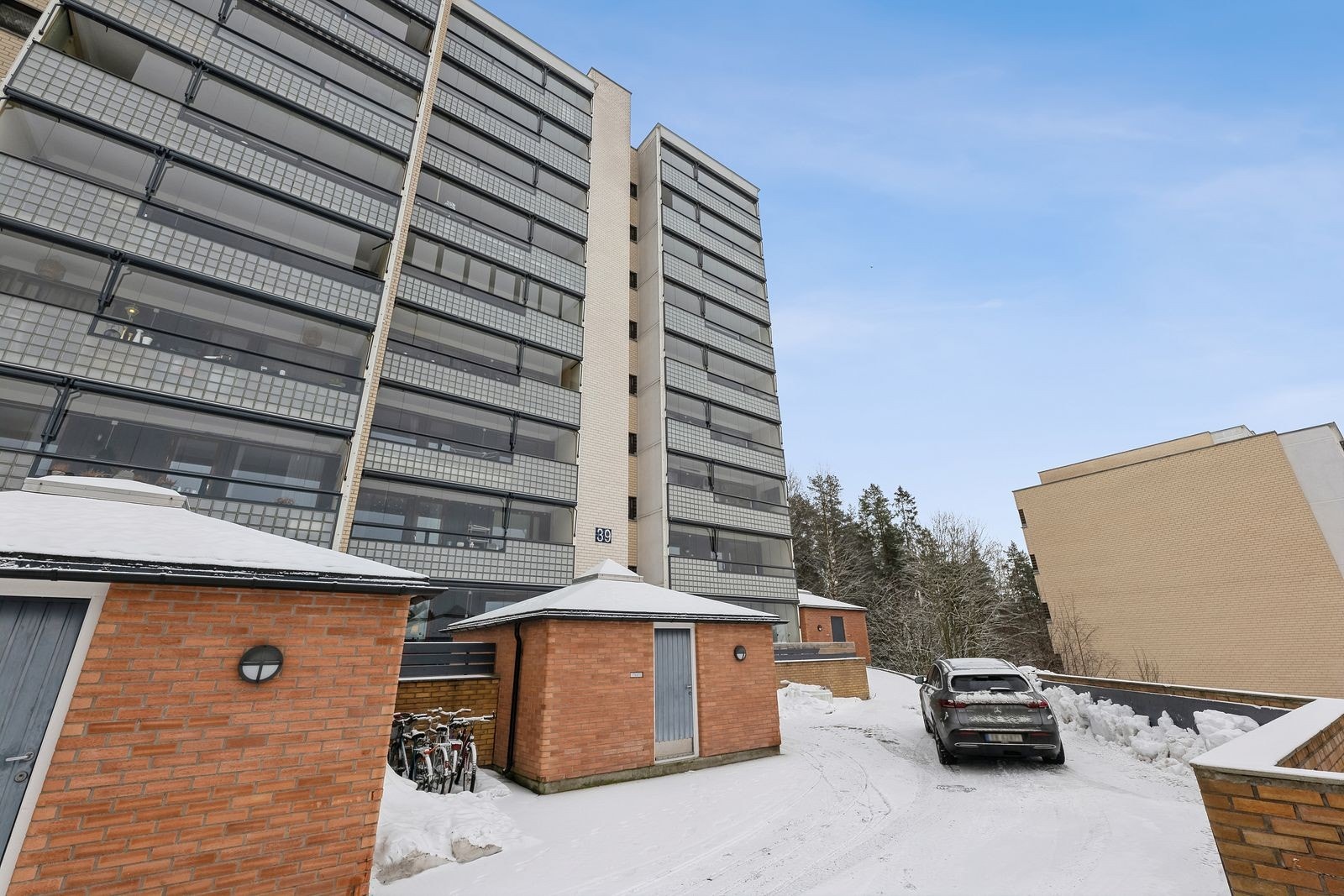 Fasade - Bygget har god intern beliggenhet i borettslaget Galleribilde