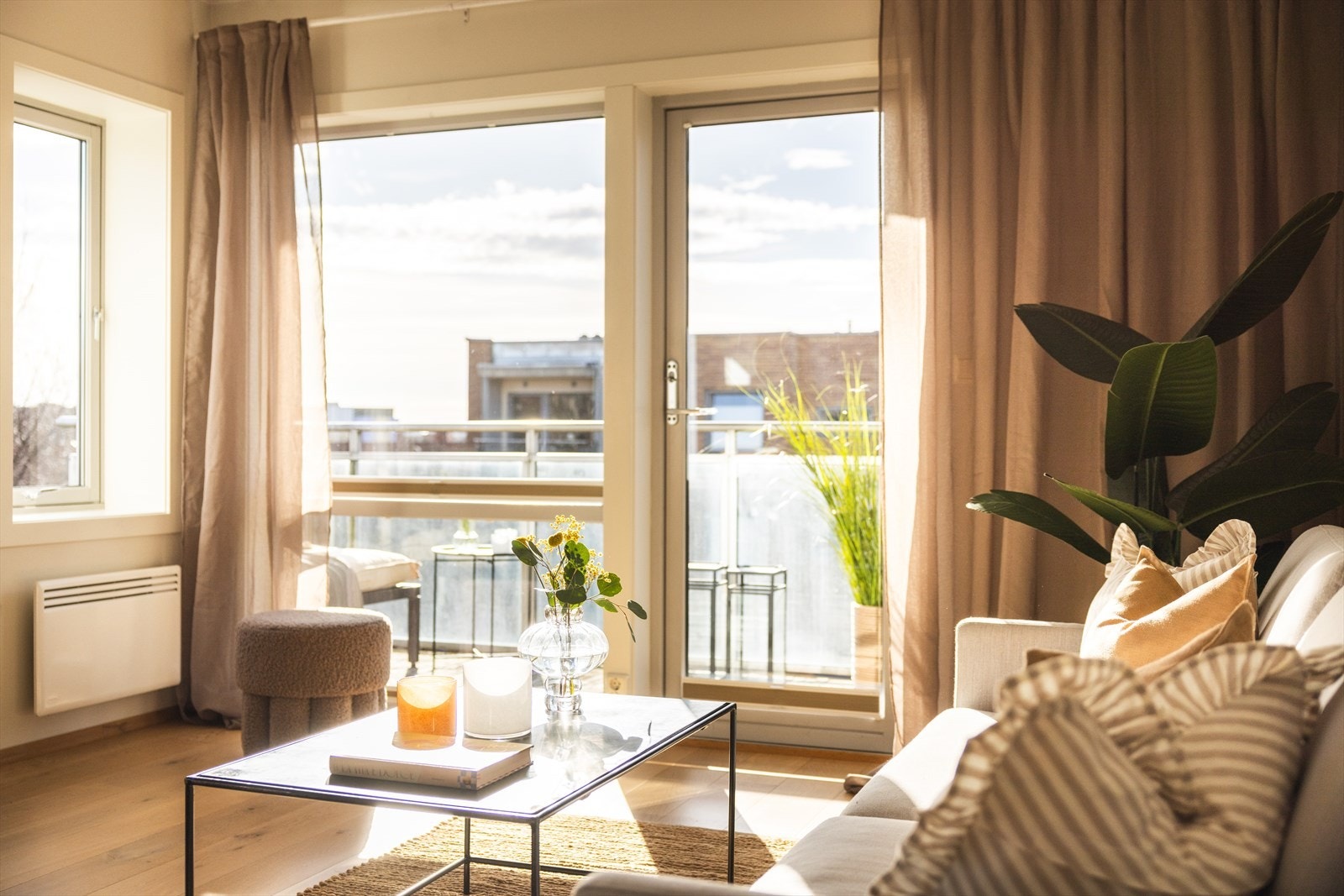 Leiligheten ligger skjermet, rolig og tilbaketrukket til i grønne omgivelser på toppen av Bjølsen. Galleribilde