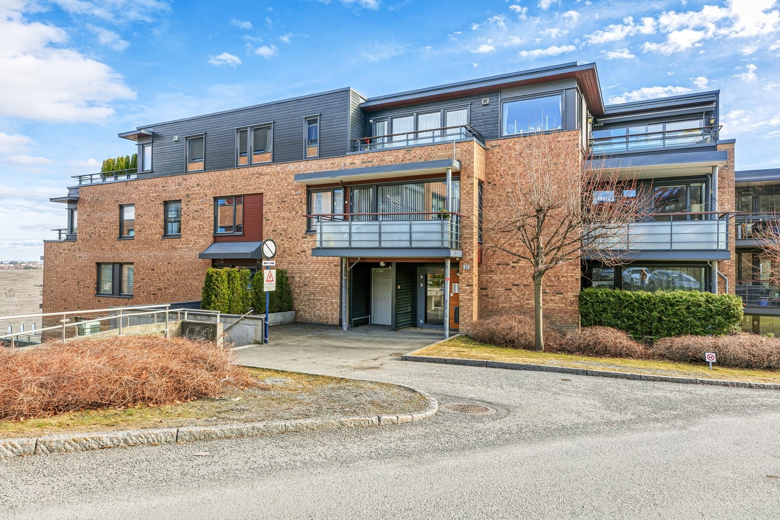 Leiligheten har en attraktiv beliggenhet i et hyggelig boligområde i Sandvika. Galleribilde