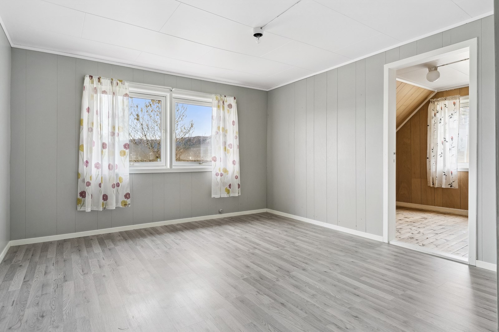 Loftetasjen består av. bla 4 soverom og balkong mot sør. Galleribilde