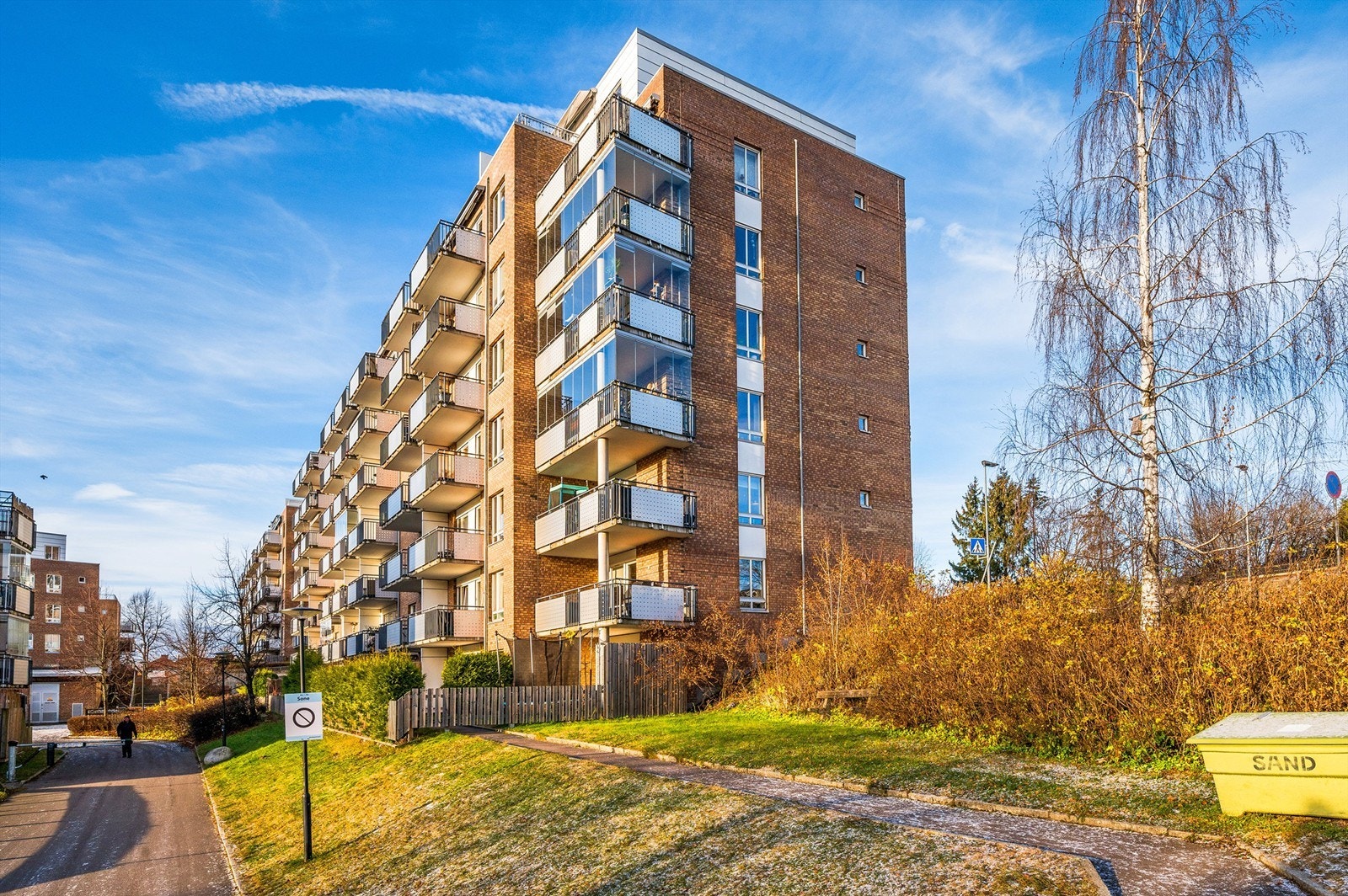 Leiligheten er tilknyttet Etterstadkroken 7 E og F borettslag, et godt driftet borettslag med lave felleskostnader. Her er det heller ingen forkjøpsrett! Galleribilde