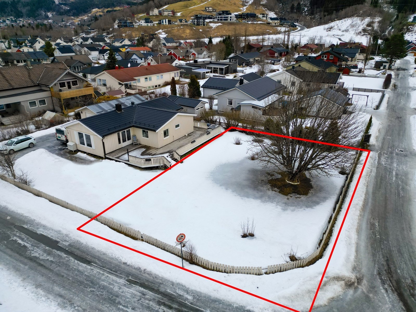 Solrik boligtomt i attraktiv område. Tomteanvisning er et ca-anslag. Galleribilde