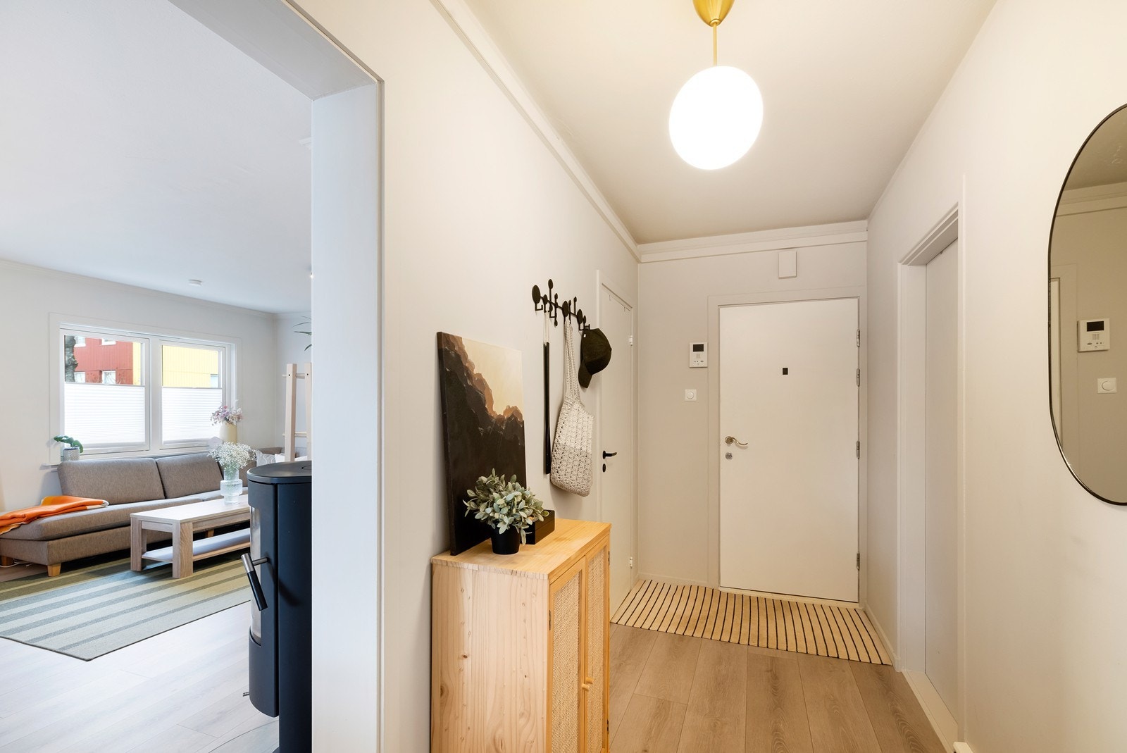 Videre mot soverommene. Galleribilde