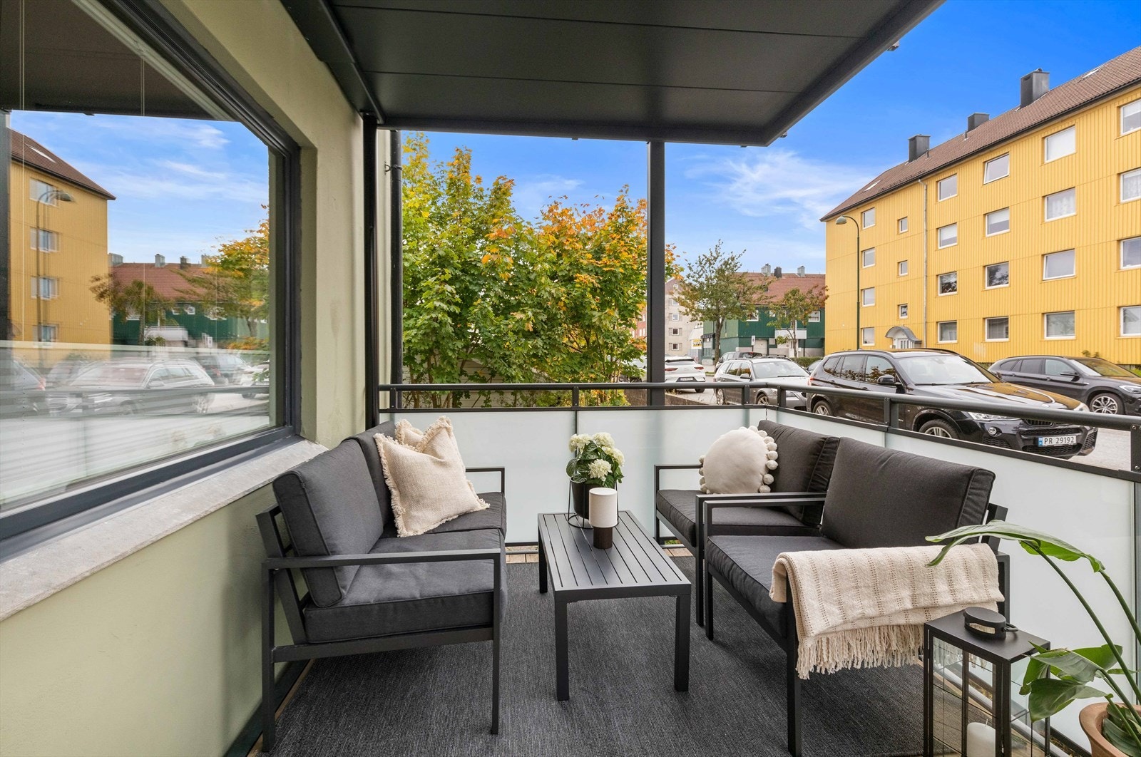 Her er det plass til sittegruppe, grill og det man måtte ønske Galleribilde