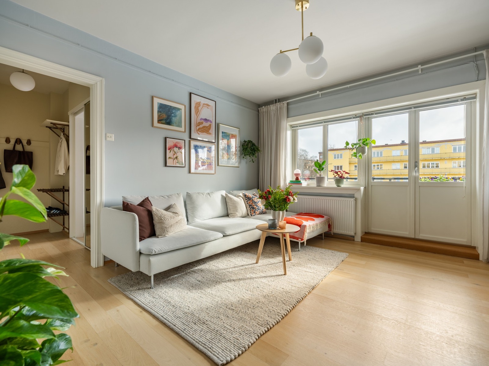 Velkommen til en lys og godt planløst 2-roms med solrik balkong. Her kommer du til å trives! Galleribilde