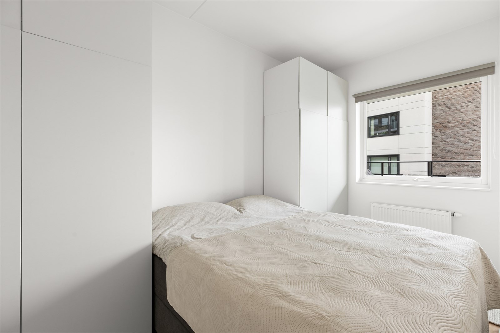 Mye oppbevaringsplass i skap. Galleribilde