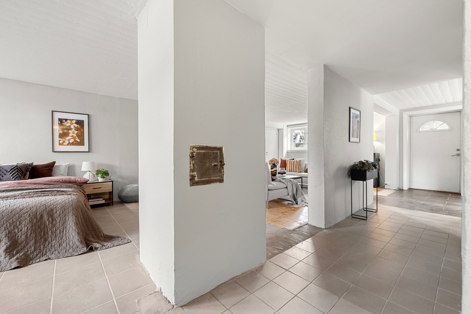 Flislagt gulv gir et praktisk og slitesterkt underlag. Galleribilde