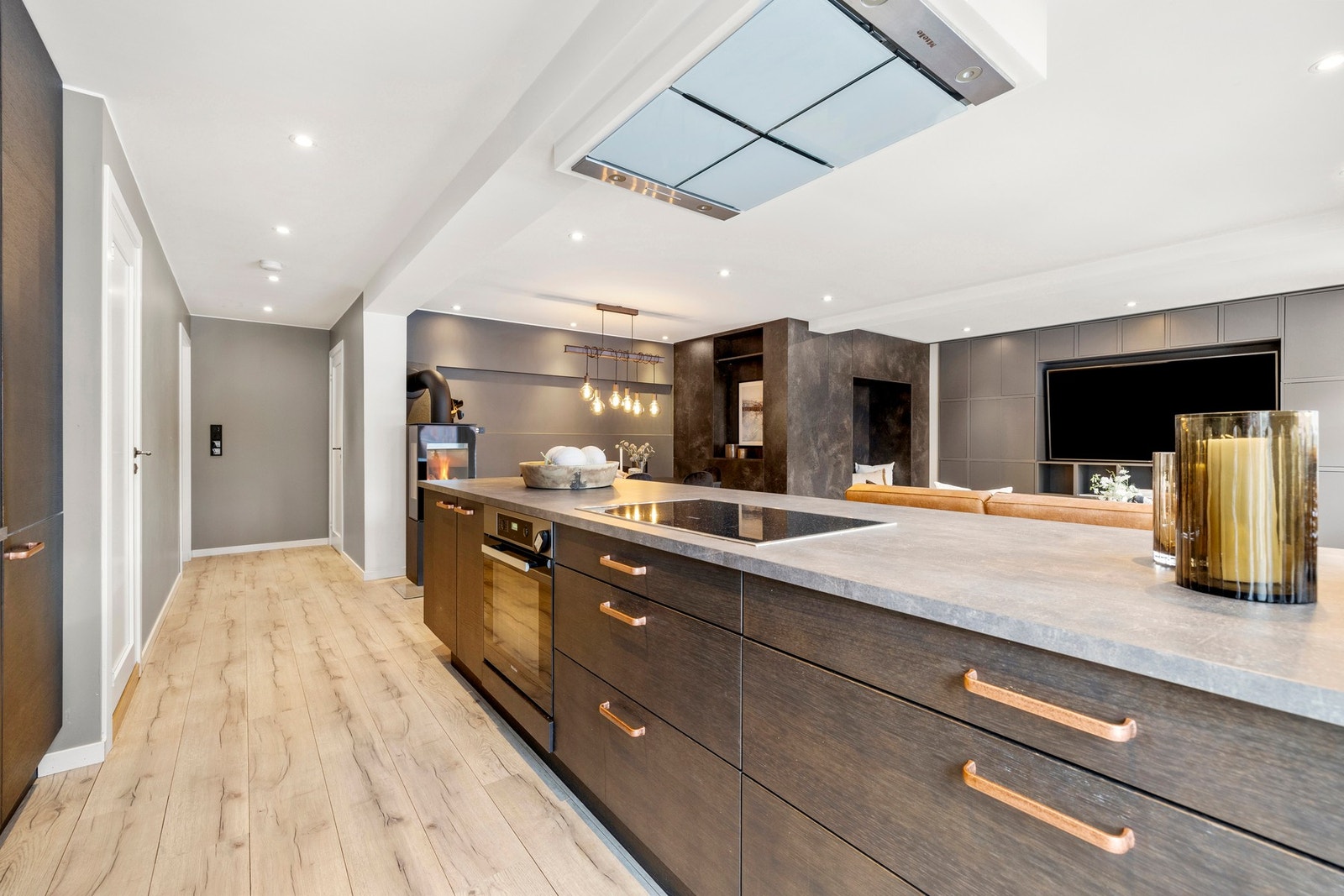 Den moderne induksjonstoppen har en vifte som slår seg automatisk på ved bruk. Galleribilde