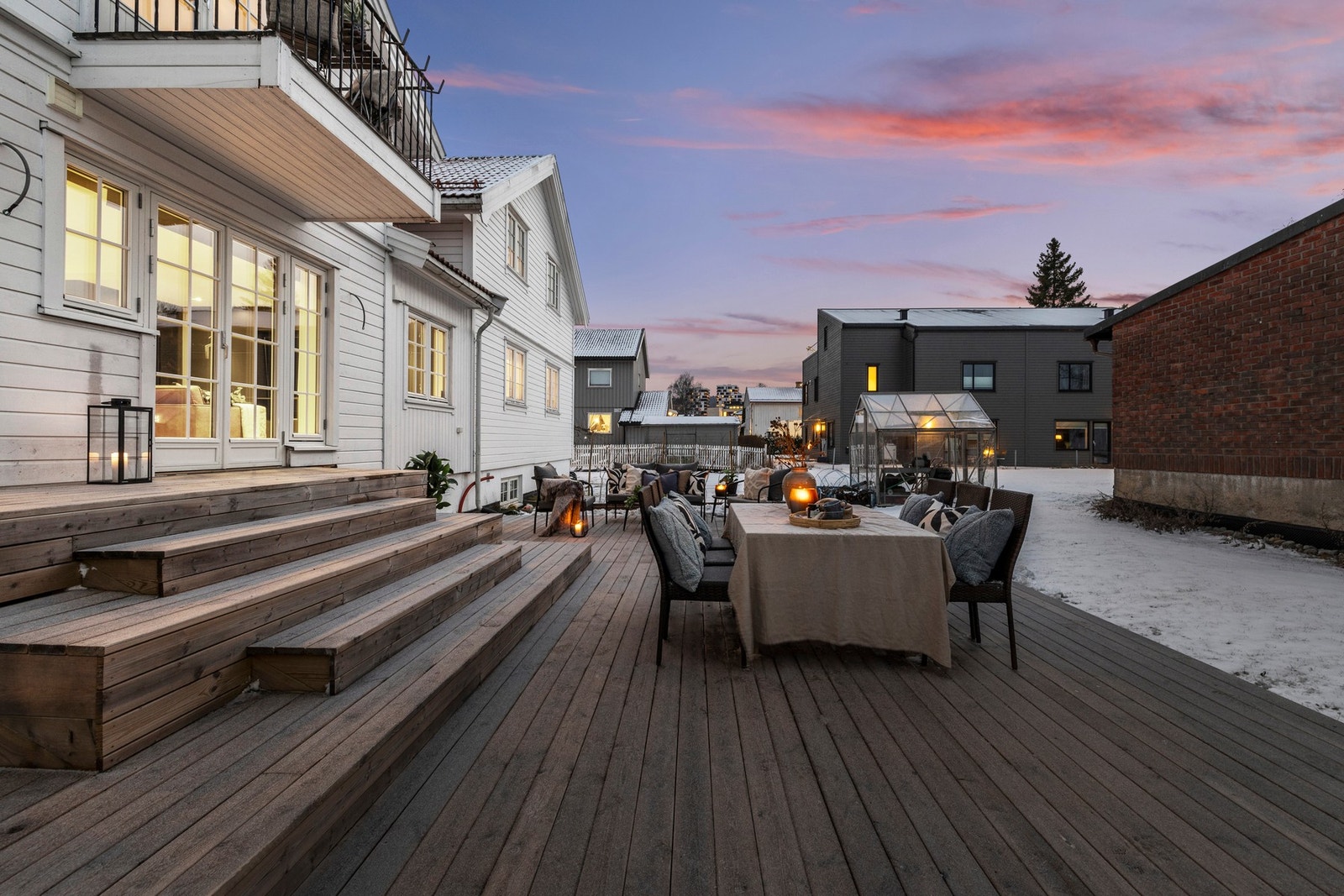 Svært barnevennlig tomt med god boltreplass for både store og små! Galleribilde