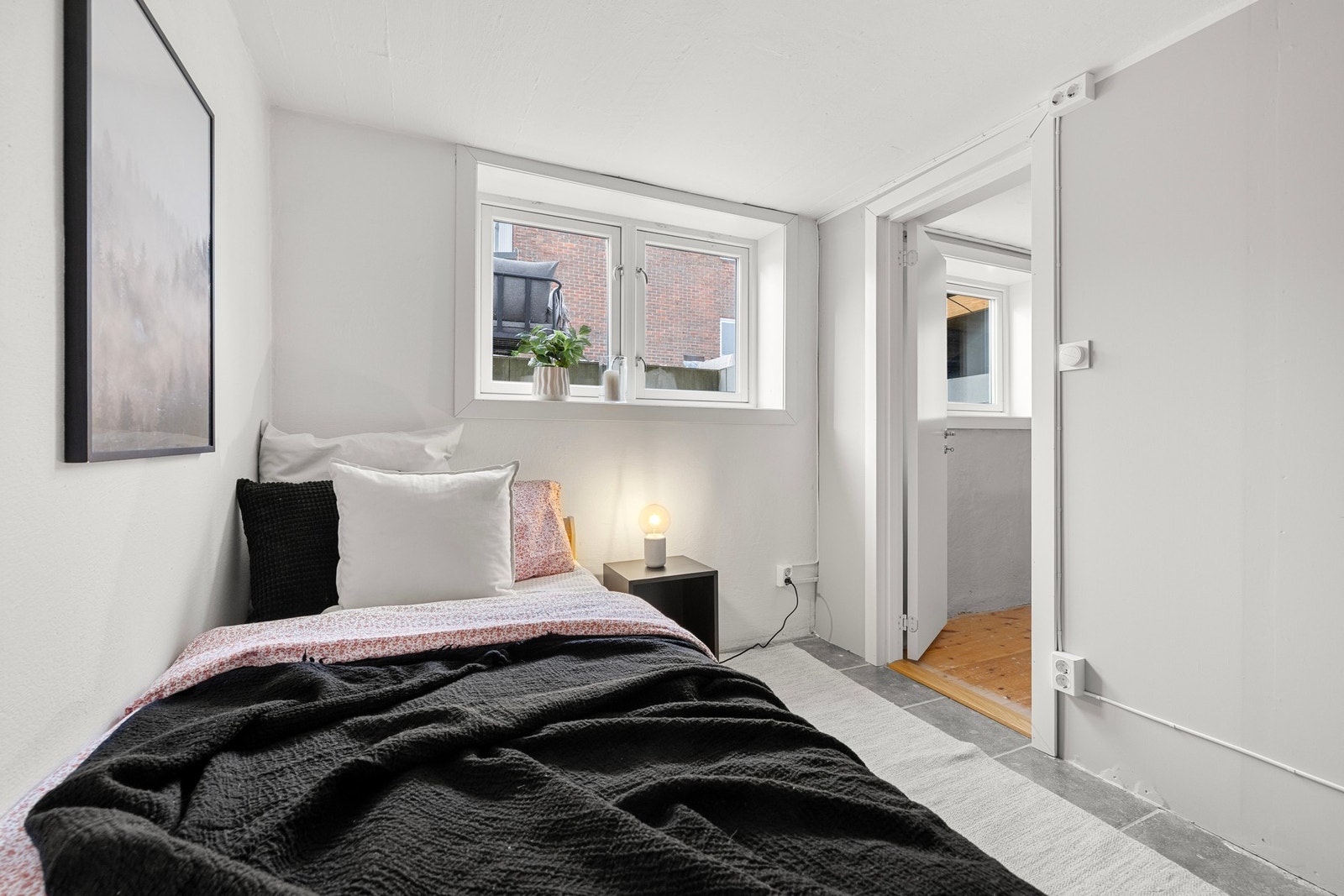 Dette rommet fungerer i dag som en soveplass, men er for lite til å være godkjent som soverom. Galleribilde