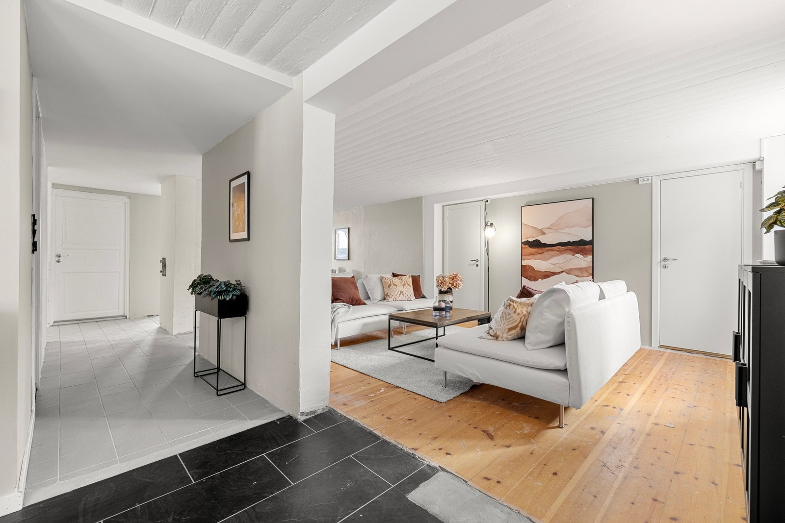 En romslig underetasje med en smart og åpen planløsning. Galleribilde