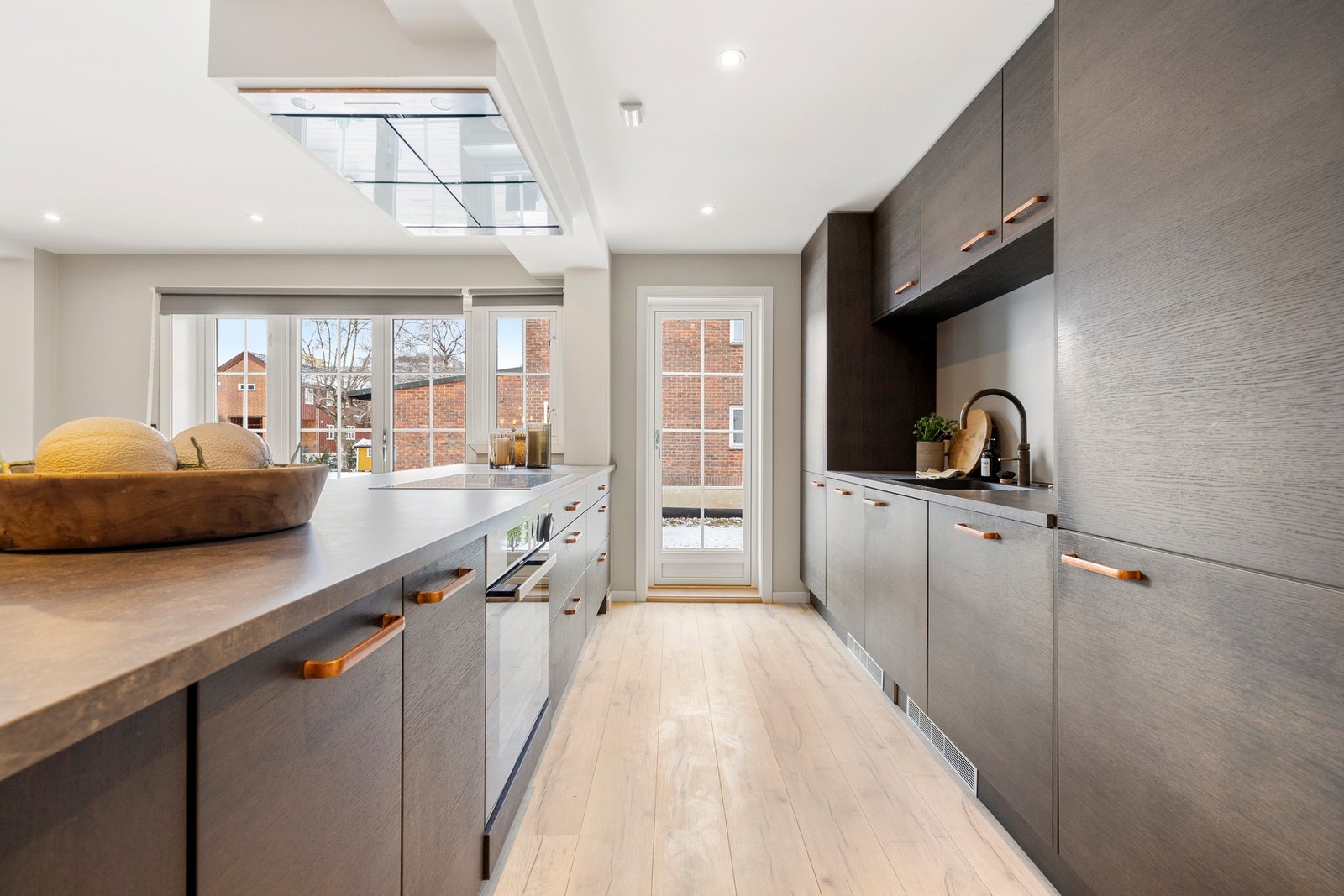 Det er utstyrt med to oppvaskmaskiner, noe som gjør det enkelt å håndtere store mengder oppvask. Galleribilde