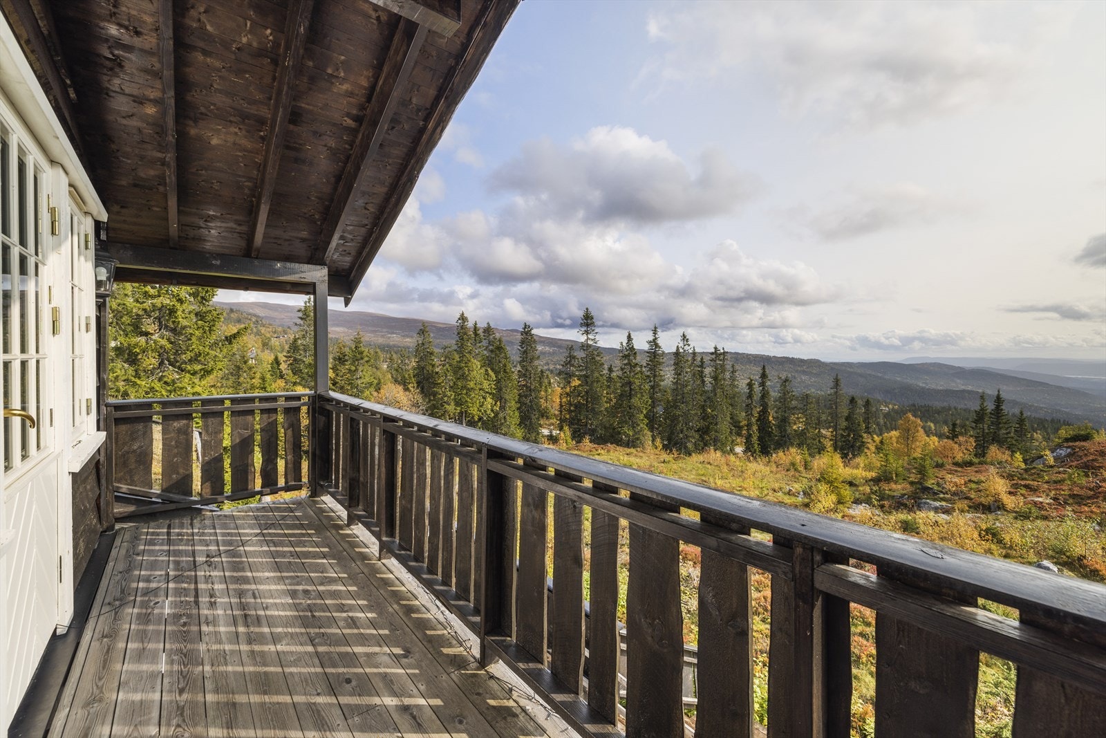 Det er flott utsikt fra balkong i 2. etasje. Galleribilde
