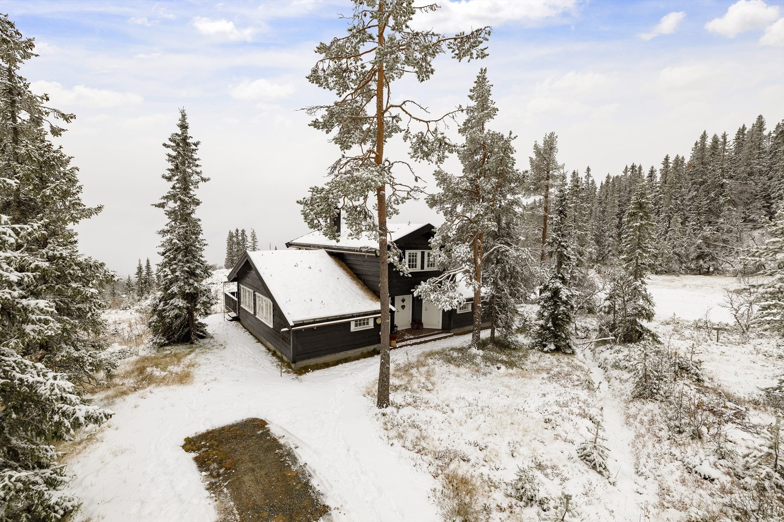 Hytta ligger flott til med gangavstand til skiløypene Galleribilde