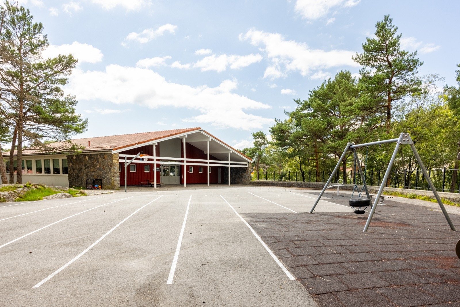 Bønes Skole finner du ikke langt fra boligen. Galleribilde