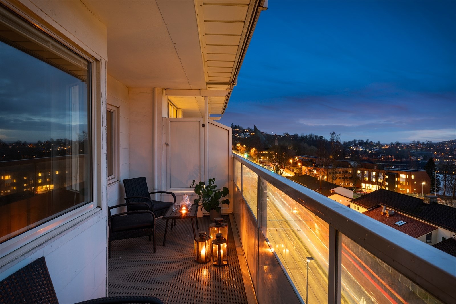 - Balkong på 10,4 m², balkongen er overbygd som gjør bruksmulighetene enda større - Galleribilde