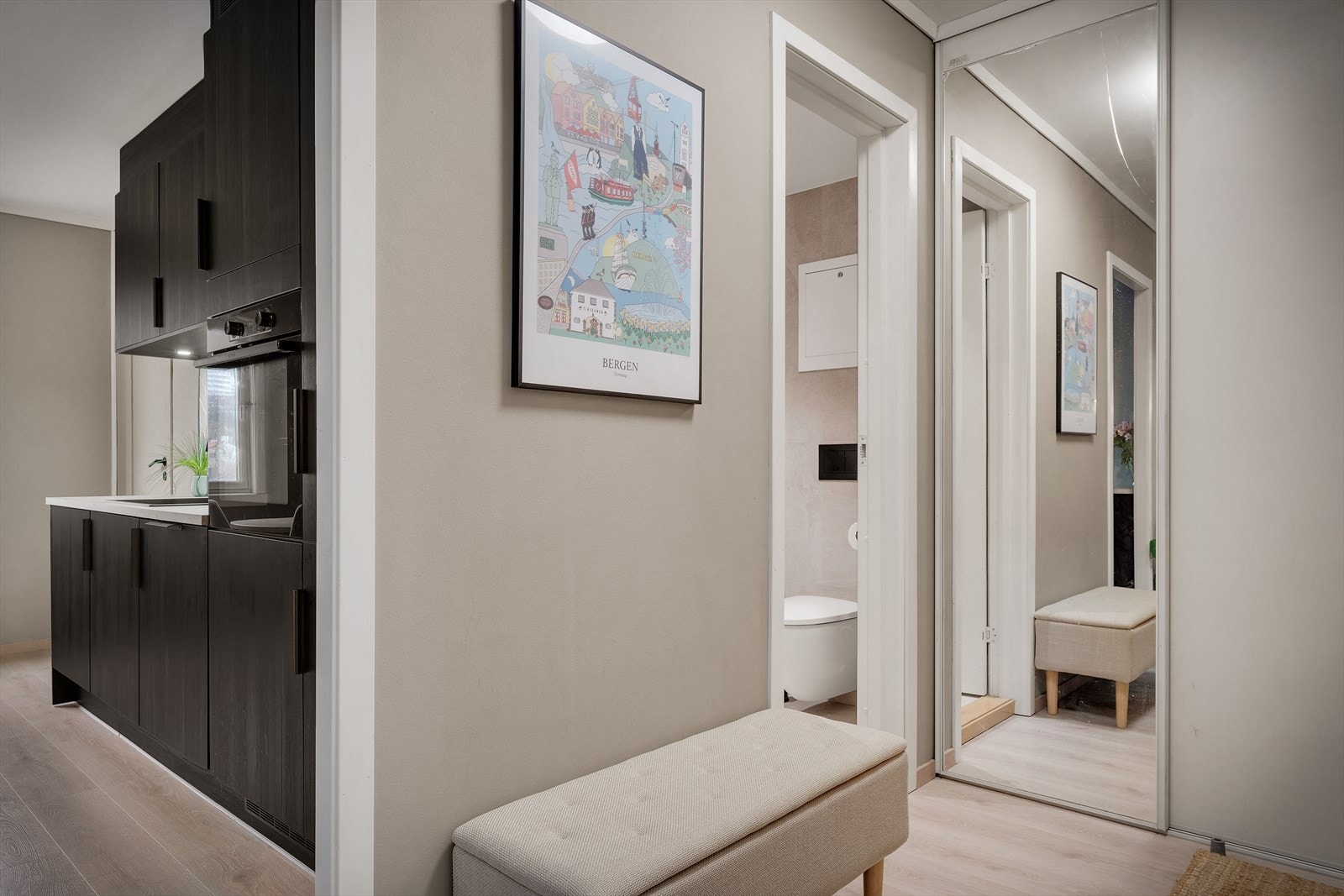 - Lys og innbydende entré på 5,4 m² - Galleribilde