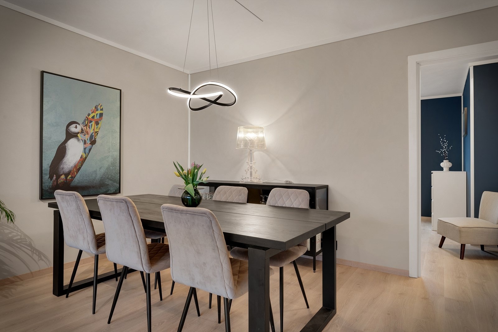 - Inviter venner og familie over til en koselig middag - Galleribilde